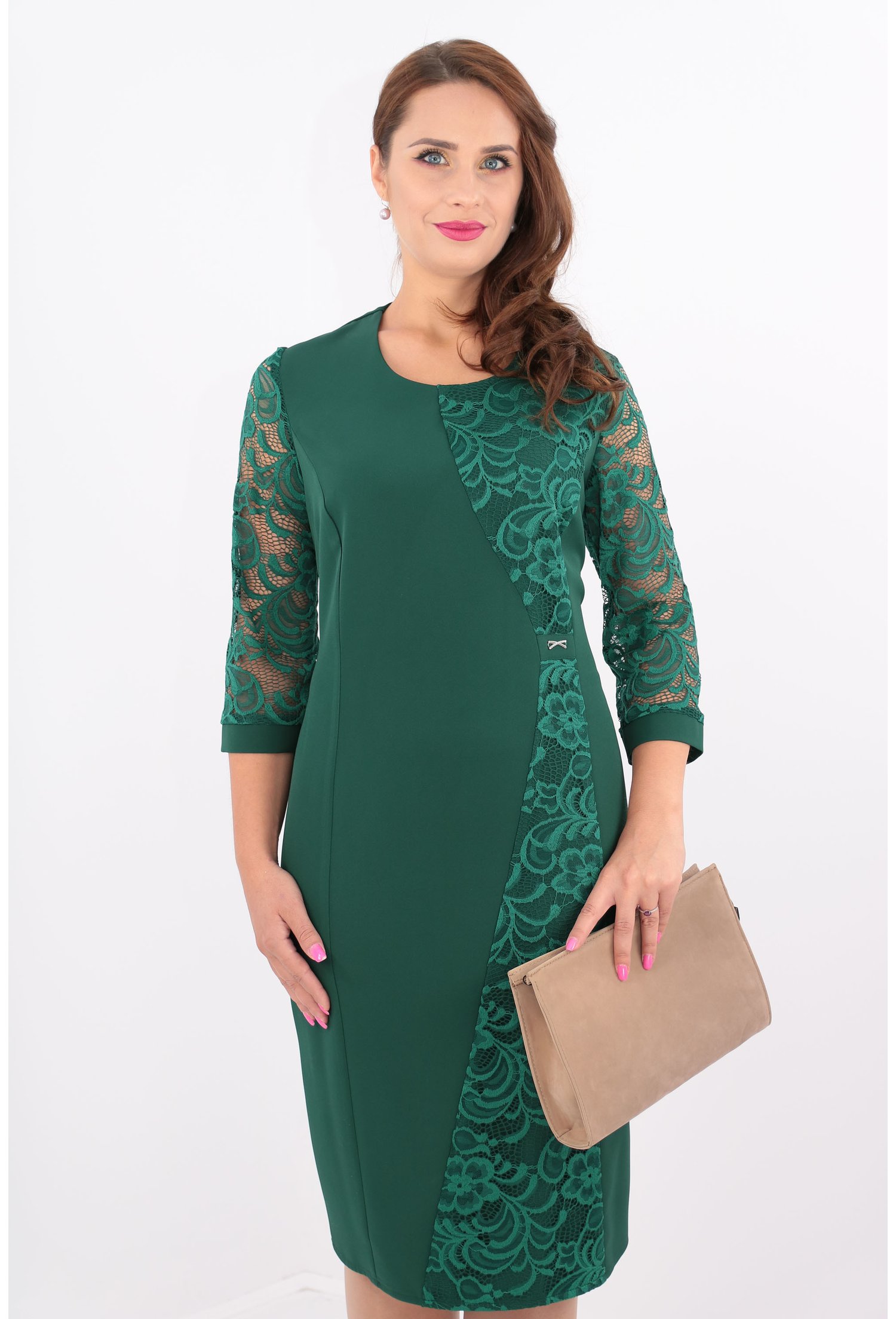 Rochie verde dreapta cu dantela aplicata