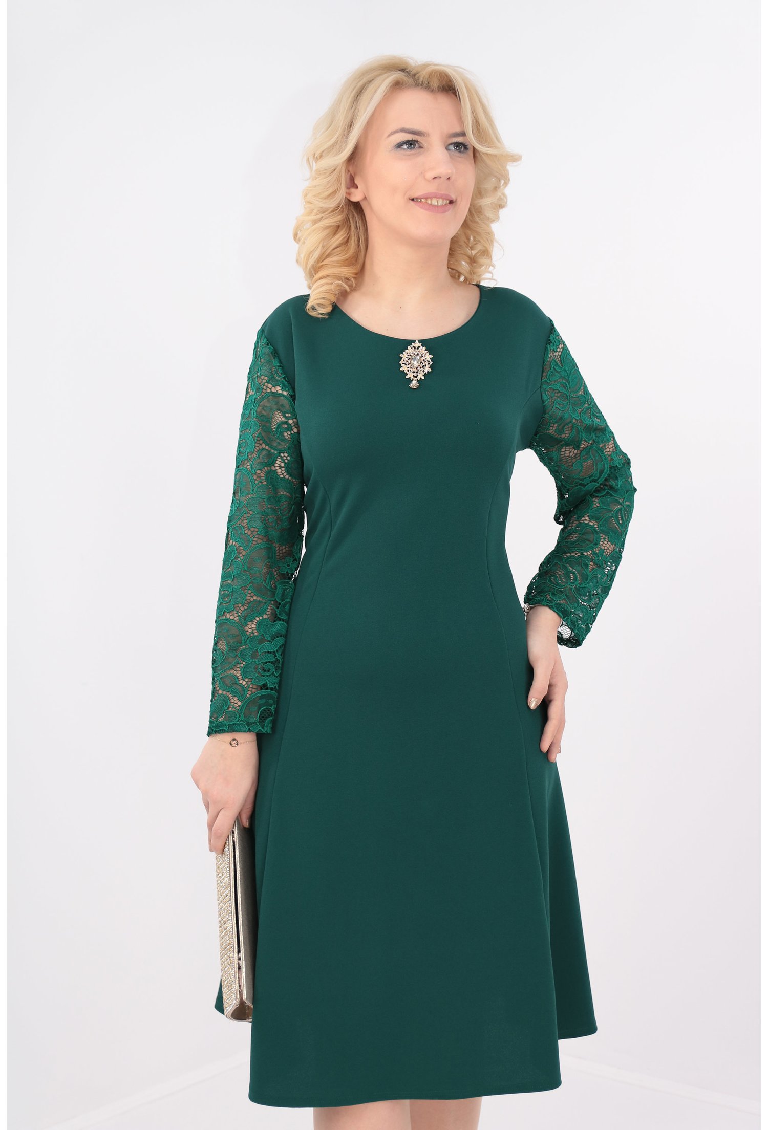 Rochie verde in clini cu maneci din dantela